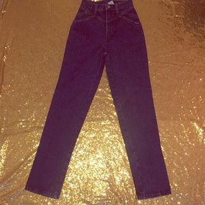 Vintage high waisted jeans.